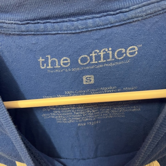 Dunder Mifflin Tshirt - Picture 3 of 3